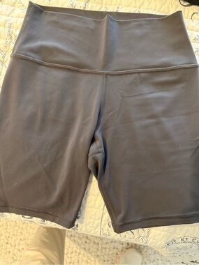 Athleta Transcend 7” Shorts in taupe color
